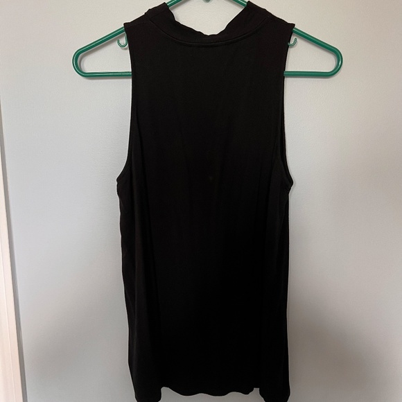RW& CO 2- Pack mock neck tank tops - Picture 3 of 7